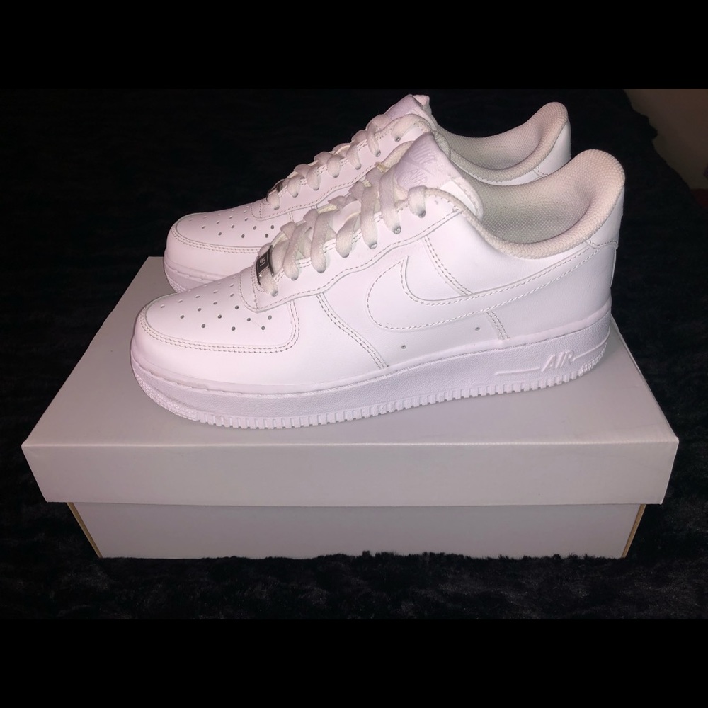 NIKE AIR FORCE 1 LOW WOMENS SZ 8.5
